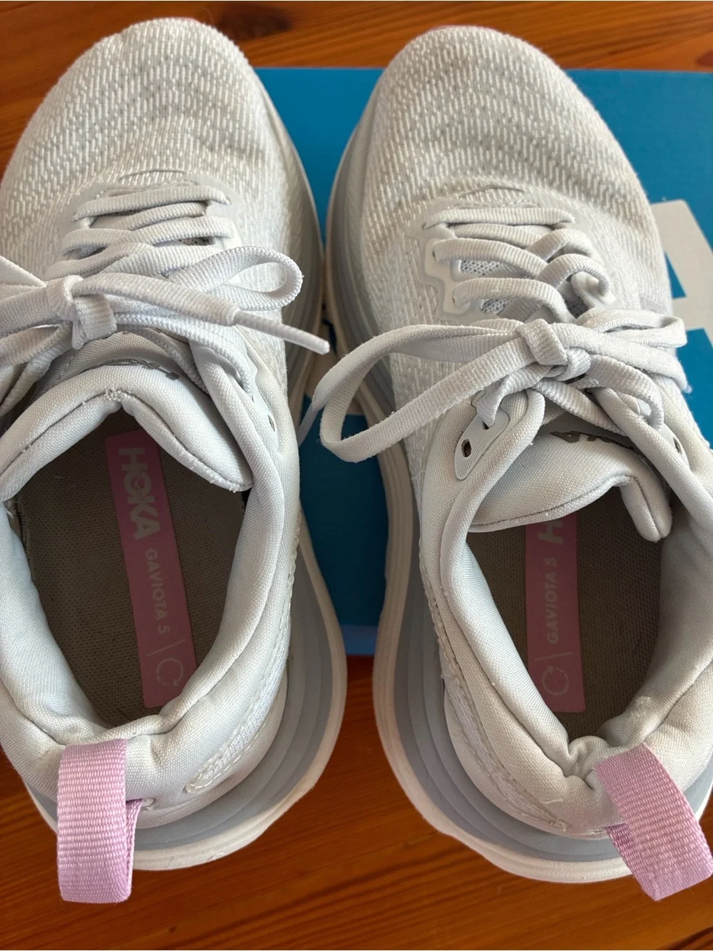 Hoka light gray